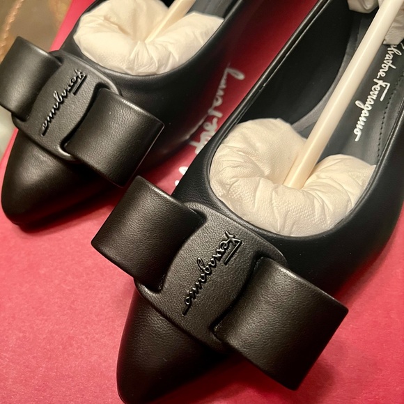 Salvatore Ferragamo Viva Ballet Flats - Picture 4 of 7